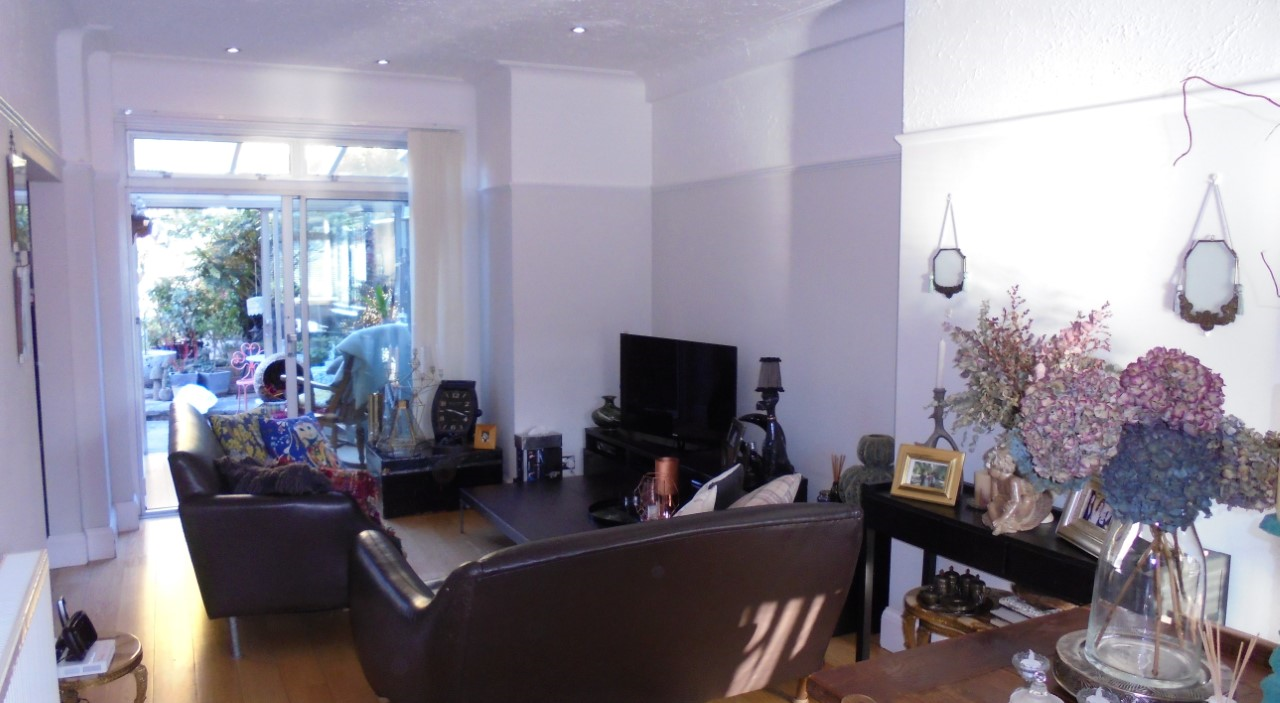 Bedroom flat available end of February